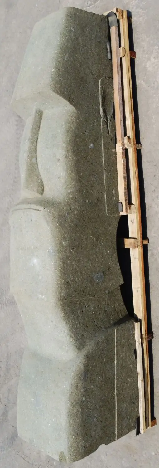  Product image 4 of the product “Moai head, 402 cm height, natural stone (basanite), stonemasonry ”